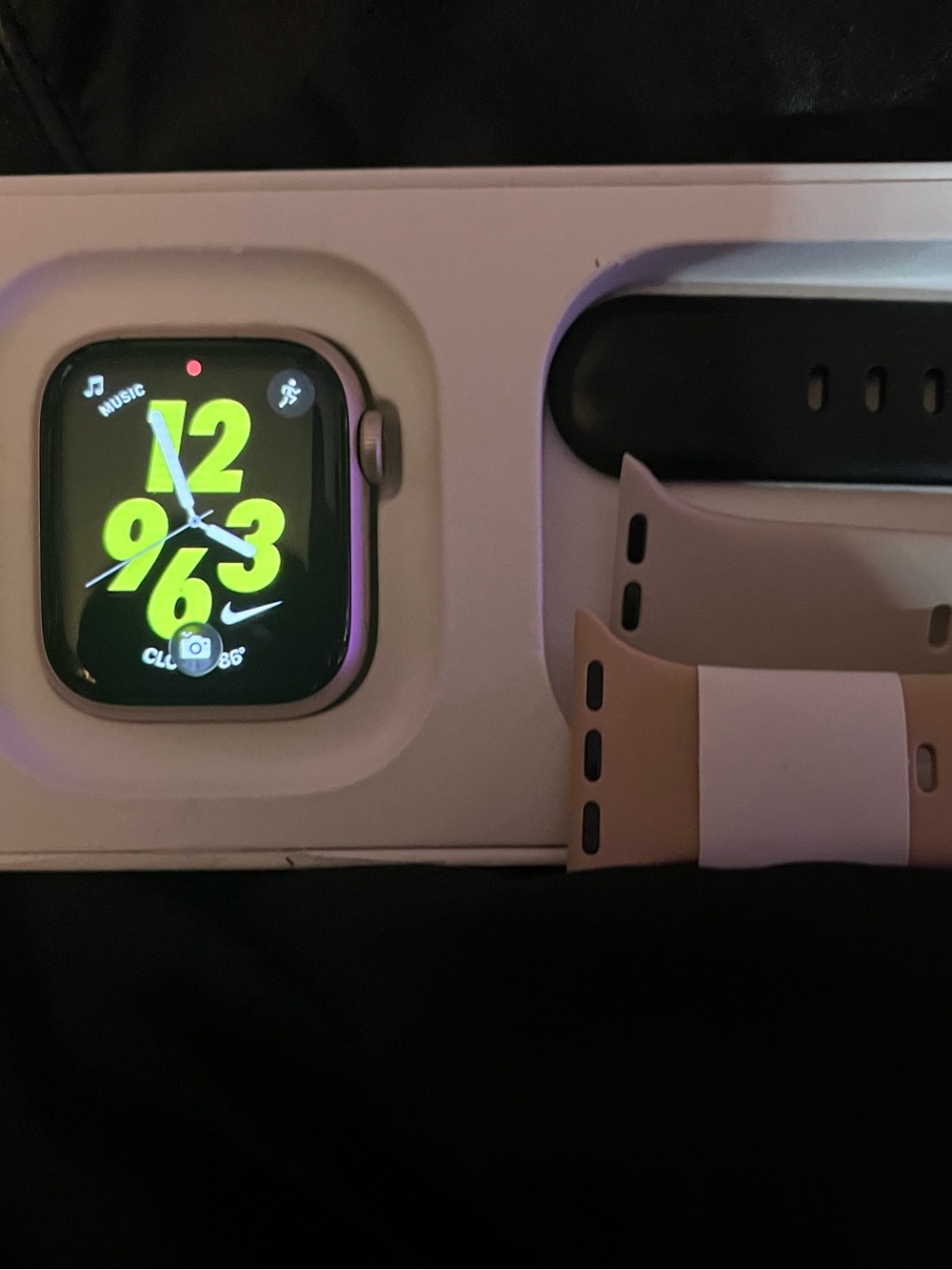 (SOLD) Apple Watch Series 9 (41mm) Starlight Aluminum